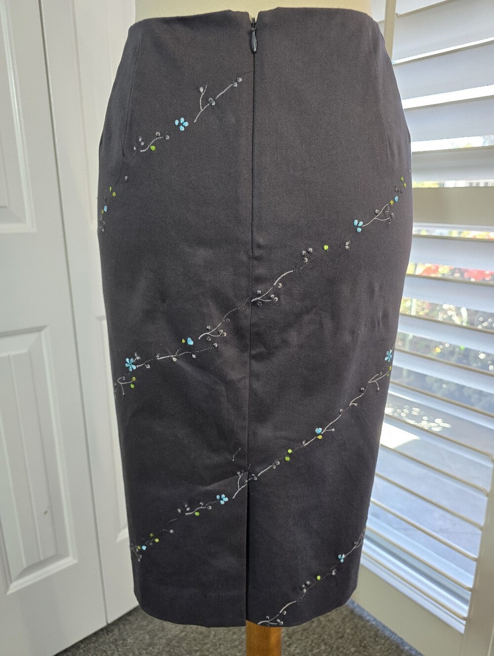 LOFT Dark Gray Pencil Skirt with Blue and Green Floral Embroidery - Picture 4 of 9